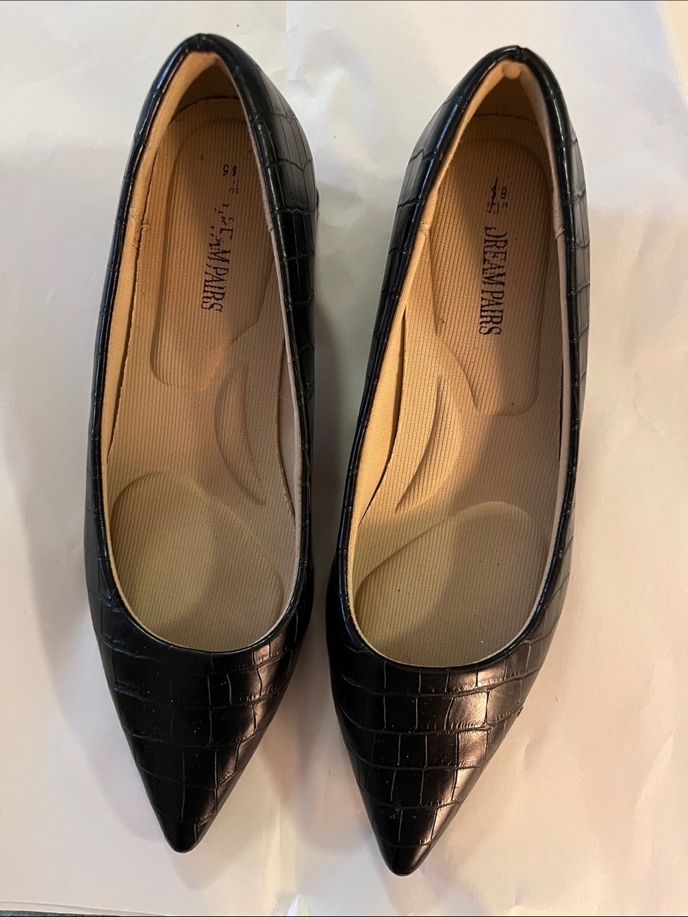 Dream Pairs Black Crocodile-Textured Pointed Toe Flats